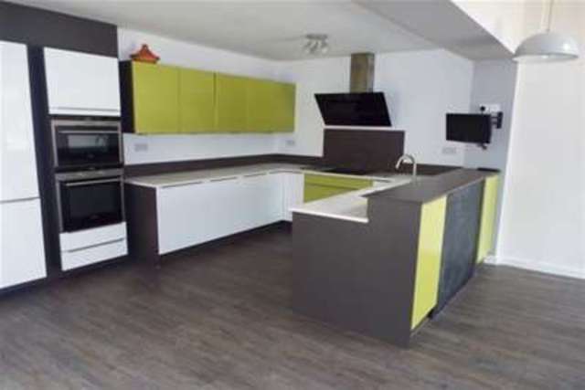  Image of 3 bedroom Detached house to rent in Hill Close West Bridgford Nottingham NG2 at Nottingham, NG2 6GQ