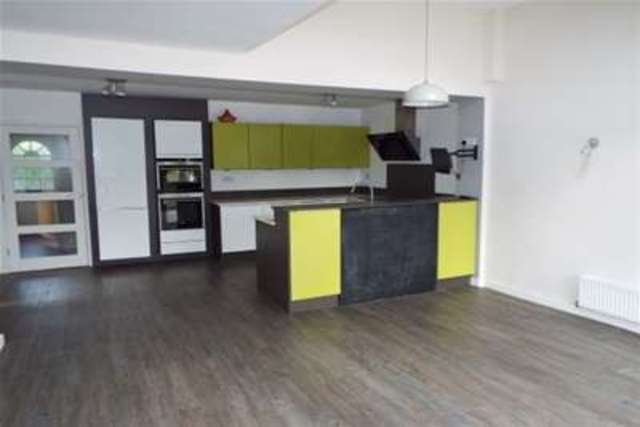  Image of 3 bedroom Detached house to rent in Hill Close West Bridgford Nottingham NG2 at Nottingham, NG2 6GQ