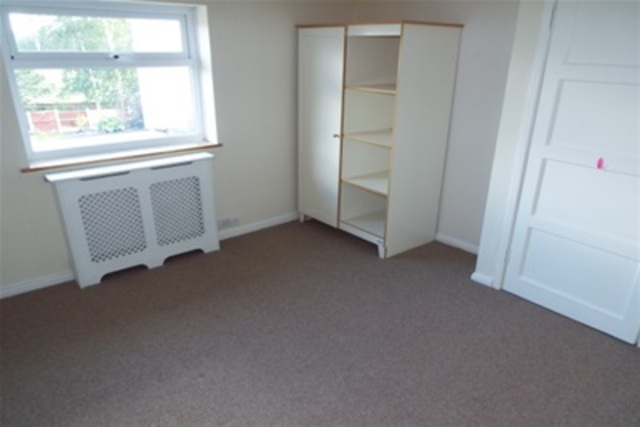  Image of 3 bedroom Detached house to rent in Hill Close West Bridgford Nottingham NG2 at Nottingham, NG2 6GQ