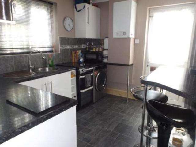  Image of 2 bedroom End of Terrace to rent in Hillcrest Road Yeovil BA21 at Yeovil, BA21 4RF