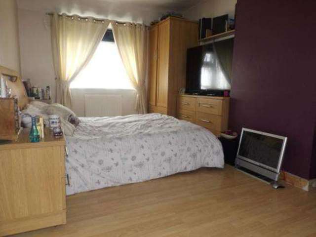  Image of 2 bedroom End of Terrace to rent in Hillcrest Road Yeovil BA21 at Yeovil, BA21 4RF