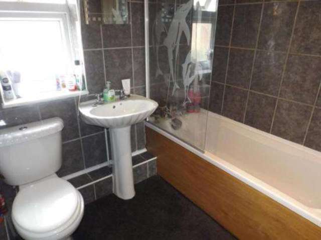 Image of 2 bedroom End of Terrace to rent in Hillcrest Road Yeovil BA21 at Yeovil, BA21 4RF
