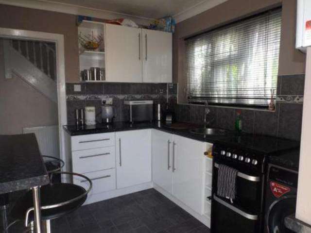  Image of 2 bedroom End of Terrace to rent in Hillcrest Road Yeovil BA21 at Yeovil, BA21 4RF