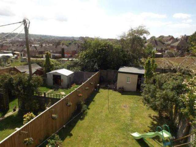  Image of 2 bedroom End of Terrace to rent in Hillcrest Road Yeovil BA21 at Yeovil, BA21 4RF