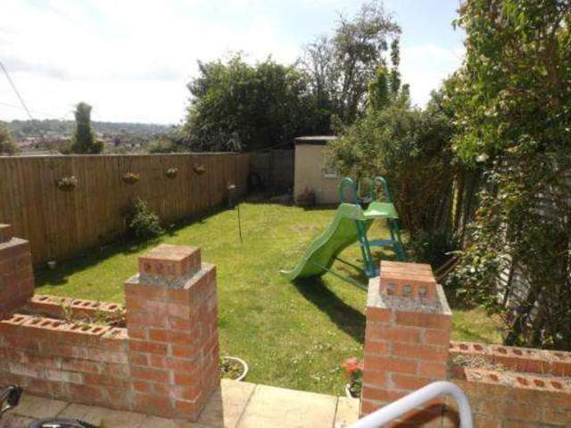  Image of 2 bedroom End of Terrace to rent in Hillcrest Road Yeovil BA21 at Yeovil, BA21 4RF