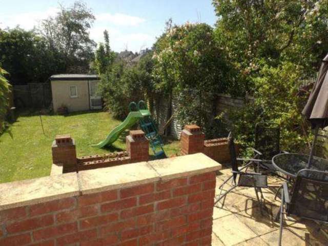  Image of 2 bedroom End of Terrace to rent in Hillcrest Road Yeovil BA21 at Yeovil, BA21 4RF