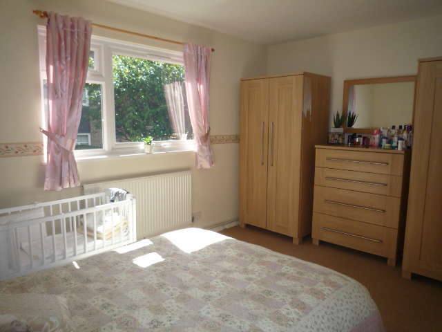  Image of 2 bedroom Flat to rent in Sutton Grove Sutton SM1 at Sutton Grove  Sutton, SM1 4TG