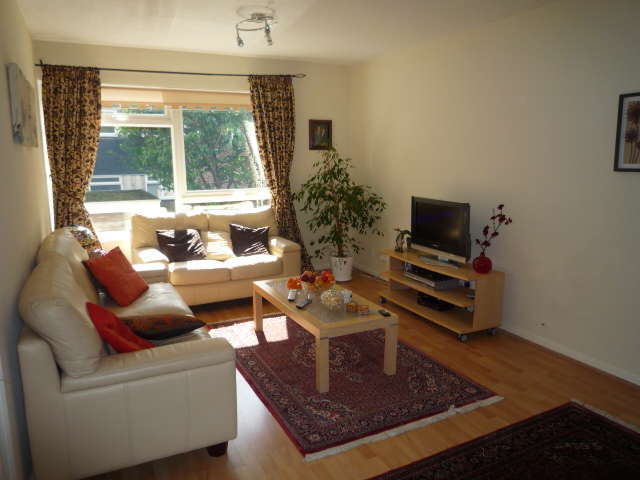  Image of 2 bedroom Flat to rent in Sutton Grove Sutton SM1 at Sutton Grove  Sutton, SM1 4TG