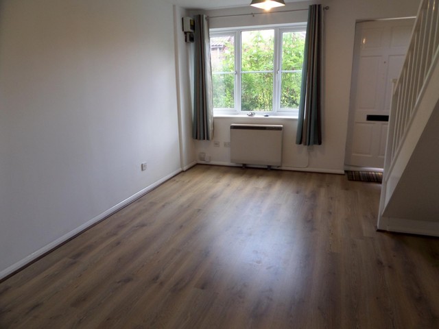  Image of 2 bedroom Terraced house to rent in Hollybrook Gardens Locks Heath Southampton SO31 at Locks Heath  Southampton, SO31 6WJ