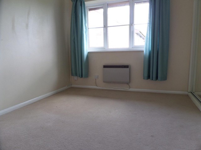  Image of 2 bedroom Terraced house to rent in Hollybrook Gardens Locks Heath Southampton SO31 at Locks Heath  Southampton, SO31 6WJ