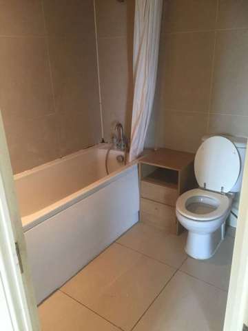  Image of House Share to rent in High Street Hounslow TW3 at High St  Hounslow, TW3 1QT