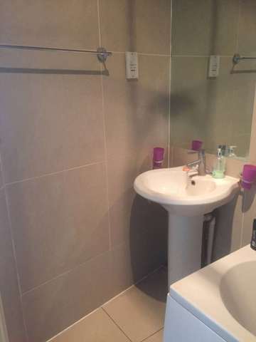  Image of House Share to rent in High Street Hounslow TW3 at High St  Hounslow, TW3 1QT