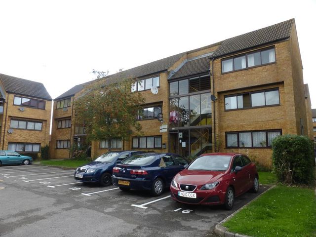  Image of 1 bedroom Flat for sale in Ivel Court Yeovil BA21 at Ivel Court  Yeovil, BA21 4HX
