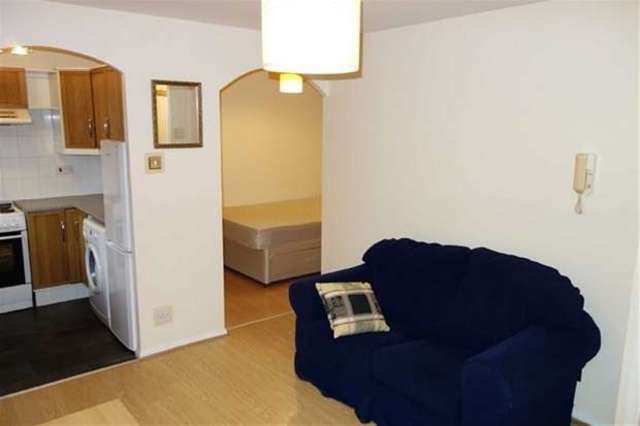  Image of Flat to rent in John Silkin Lane London SE8 at Deptford, SE8 5BB