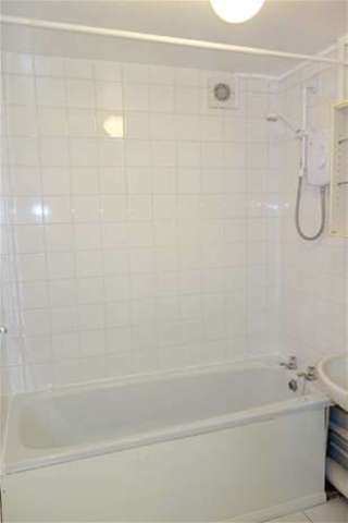  Image of Flat to rent in John Silkin Lane London SE8 at Deptford, SE8 5BB