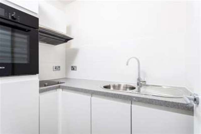  Image of 1 bedroom Flat to rent in Hamlet Gardens London W6 at London, W6 0RW