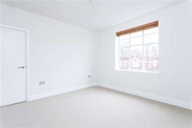  Image of 1 bedroom Flat to rent in Hamlet Gardens London W6 at London, W6 0RW