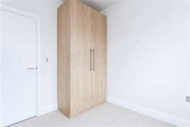  Image of 1 bedroom Flat to rent in Hamlet Gardens London W6 at London, W6 0RW