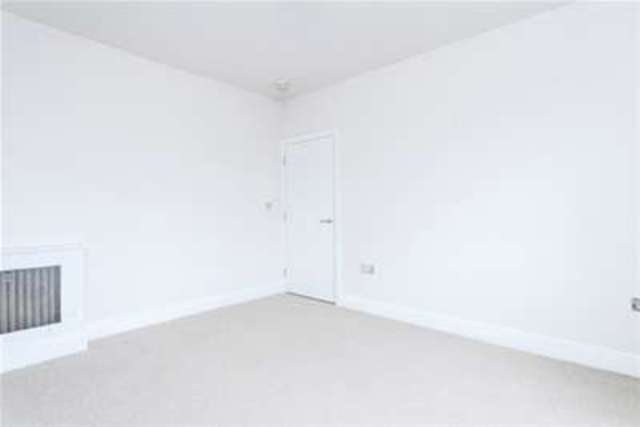  Image of 1 bedroom Flat to rent in Hamlet Gardens London W6 at London, W6 0RW