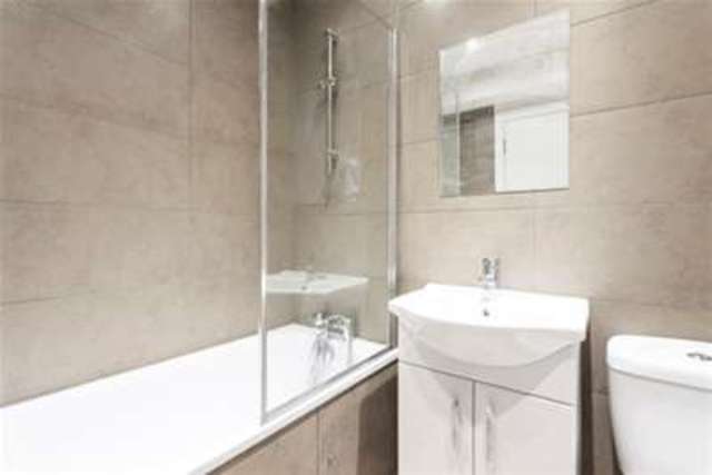  Image of 1 bedroom Flat to rent in Hamlet Gardens London W6 at London, W6 0RW