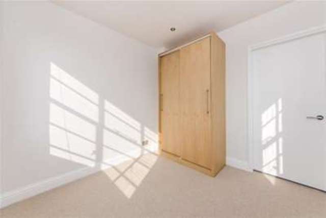  Image of 1 bedroom Flat to rent in Hamlet Gardens London W6 at London, W6 0RW