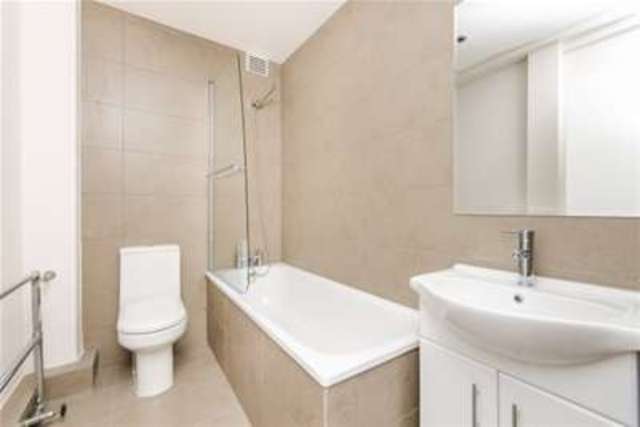  Image of 1 bedroom Flat to rent in Hamlet Gardens London W6 at London, W6 0RW