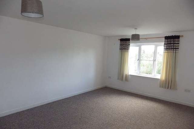  Image of 2 bedroom Flat to rent in Russell Walk Exeter EX2 at Kings Heath  Exeter, EX2 7TN
