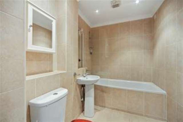  Image of 2 bedroom Property to rent in Kings Road London SW10 at London, SW10 0TU