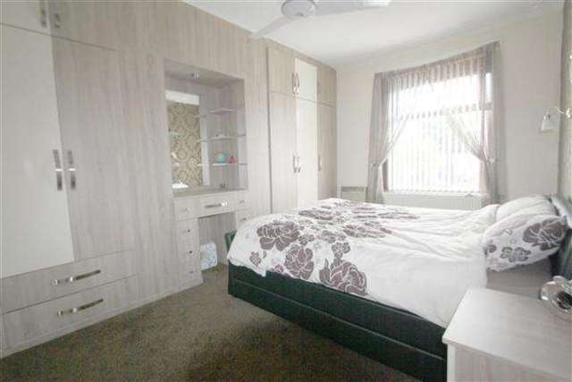  Image of 4 bedroom Terraced house for sale in Kingsley Place Halifax HX1 at Halifax, HX1 3YQ