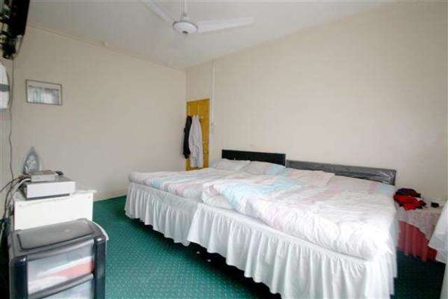  Image of 4 bedroom Terraced house for sale in Kingsley Place Halifax HX1 at Halifax, HX1 3YQ
