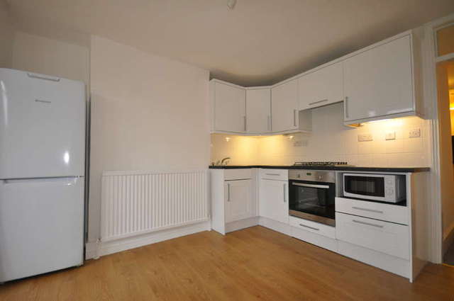  Image of 1 bedroom Flat to rent in Kingswood Road London W4 at Chiswick, W4 5EU