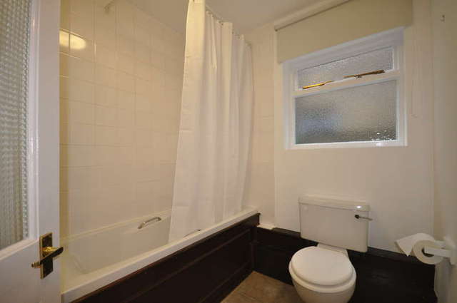  Image of 1 bedroom Flat to rent in Kingswood Road London W4 at Chiswick, W4 5EU