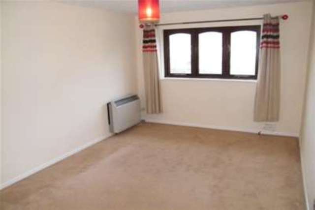  Image of 1 bedroom Flat to rent in Knighton Road Plymouth PL4 at Plymouth, PL4 9BY