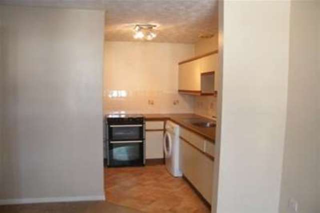  Image of 1 bedroom Flat to rent in Knighton Road Plymouth PL4 at Plymouth, PL4 9BY