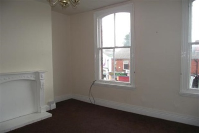  Image of 2 bedroom Flat to rent in Knutsford Road Warrington WA4 at Warrington, WA4 1JW