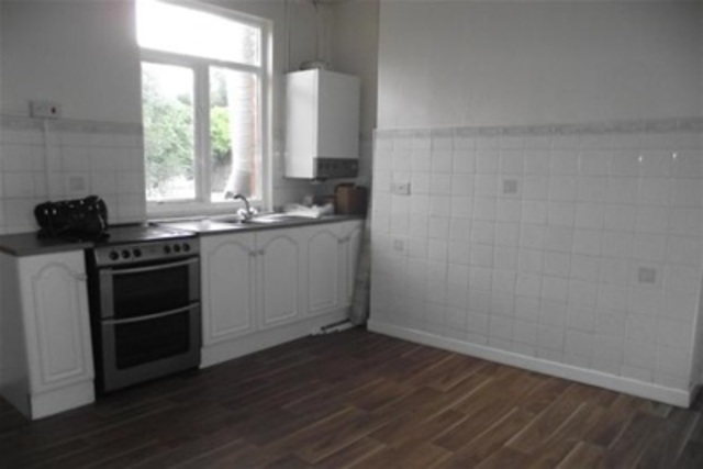  Image of 2 bedroom Flat to rent in Knutsford Road Warrington WA4 at Warrington, WA4 1JW