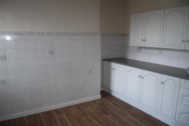  Image of 2 bedroom Flat to rent in Knutsford Road Warrington WA4 at Warrington, WA4 1JW