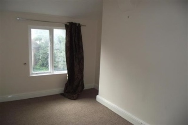 Image of 2 bedroom Flat to rent in Knutsford Road Warrington WA4 at Warrington, WA4 1JW