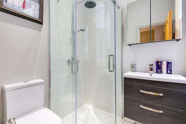  Image of 3 bedroom Ground Flat to rent in Pennard Road London W12 at Lanark Mansions  Pennard Road, W12 8DT