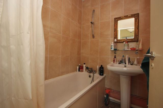  Image of 2 bedroom Flat to rent in Daubeney Road London E5 at Daubeney Road  London, E5 0EW