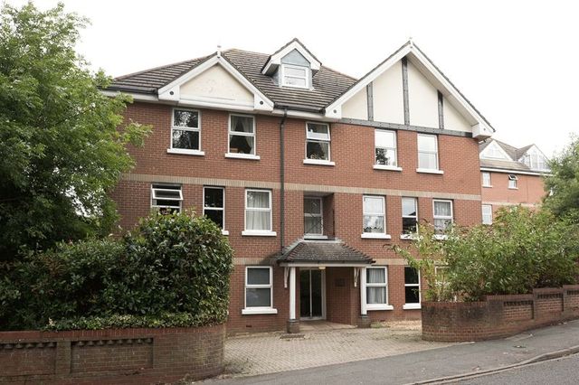  Image of 2 bedroom Flat for sale in Lawn Road Southampton SO17 at Lawn Road Portswood Southampton, SO17 2ER