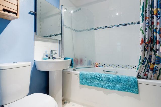  Image of 2 bedroom Flat for sale in Lawn Road Southampton SO17 at Lawn Road Portswood Southampton, SO17 2ER