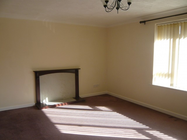  Image of 3 bedroom Flat to rent in Leahurst Court Leahurst Court Road Preston Brighton BN1 at Leahurst Court Road  Brighton, BN1 6UN