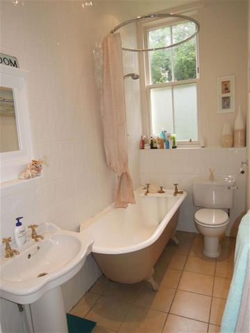  Image of 1 bedroom Flat to rent in Learmonth Grove Edinburgh EH4 at Comely Bank Edinburgh Edinburgh, EH4 1BW