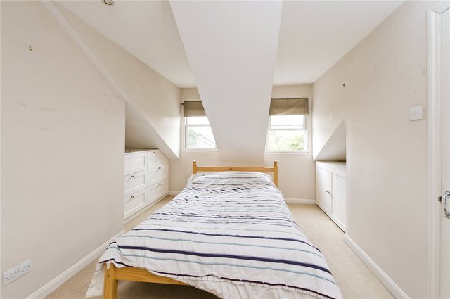  Image of 2 bedroom Flat for sale in Lillieshall Road London SW4 at Lillieshall Road  London, SW4 0LW