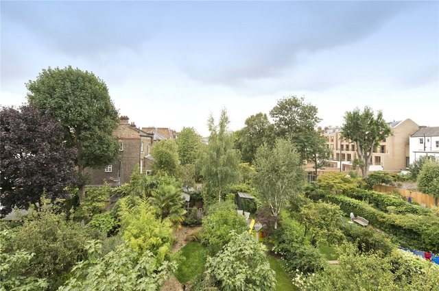  Image of 2 bedroom Flat for sale in Lillieshall Road London SW4 at Lillieshall Road  London, SW4 0LW