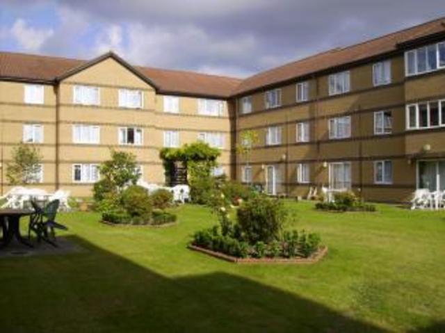  Image of 1 bedroom Apartment to rent in Limewood Court Beehive Lane Ilford IG4 at Limewood Court 162 Beehive Lane Ilford, IG4 5EL
