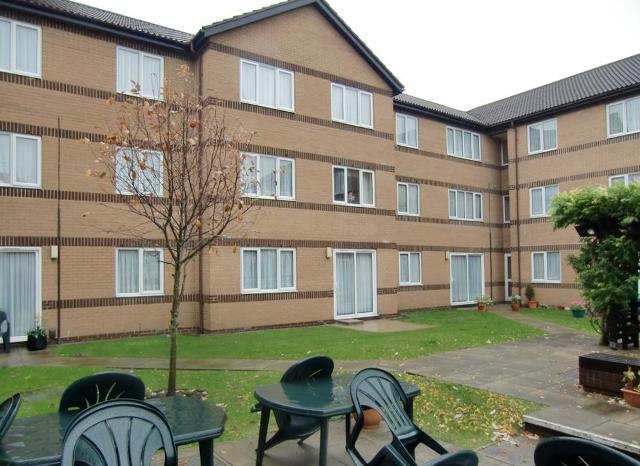  Image of 1 bedroom Apartment to rent in Limewood Court Beehive Lane Ilford IG4 at Limewood Court 162 Beehive Lane Ilford, IG4 5EL