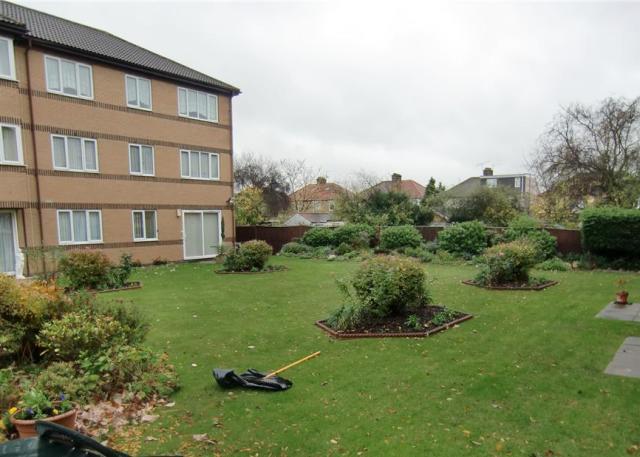  Image of 1 bedroom Apartment to rent in Limewood Court Beehive Lane Ilford IG4 at Limewood Court 162 Beehive Lane Ilford, IG4 5EL