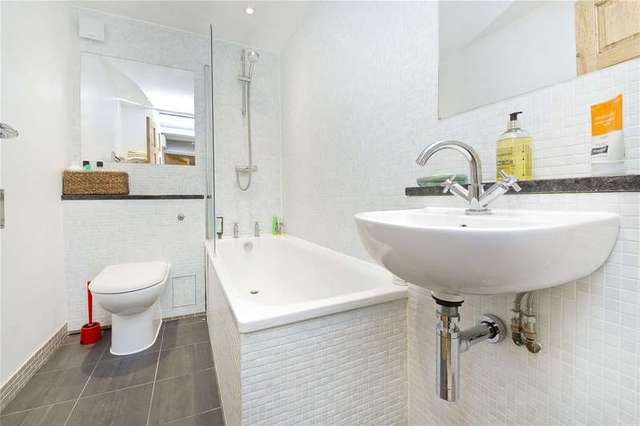  Image of 2 bedroom Flat to rent in Liverpool Road London N7 at London  Lower Holloway, N7 8PZ